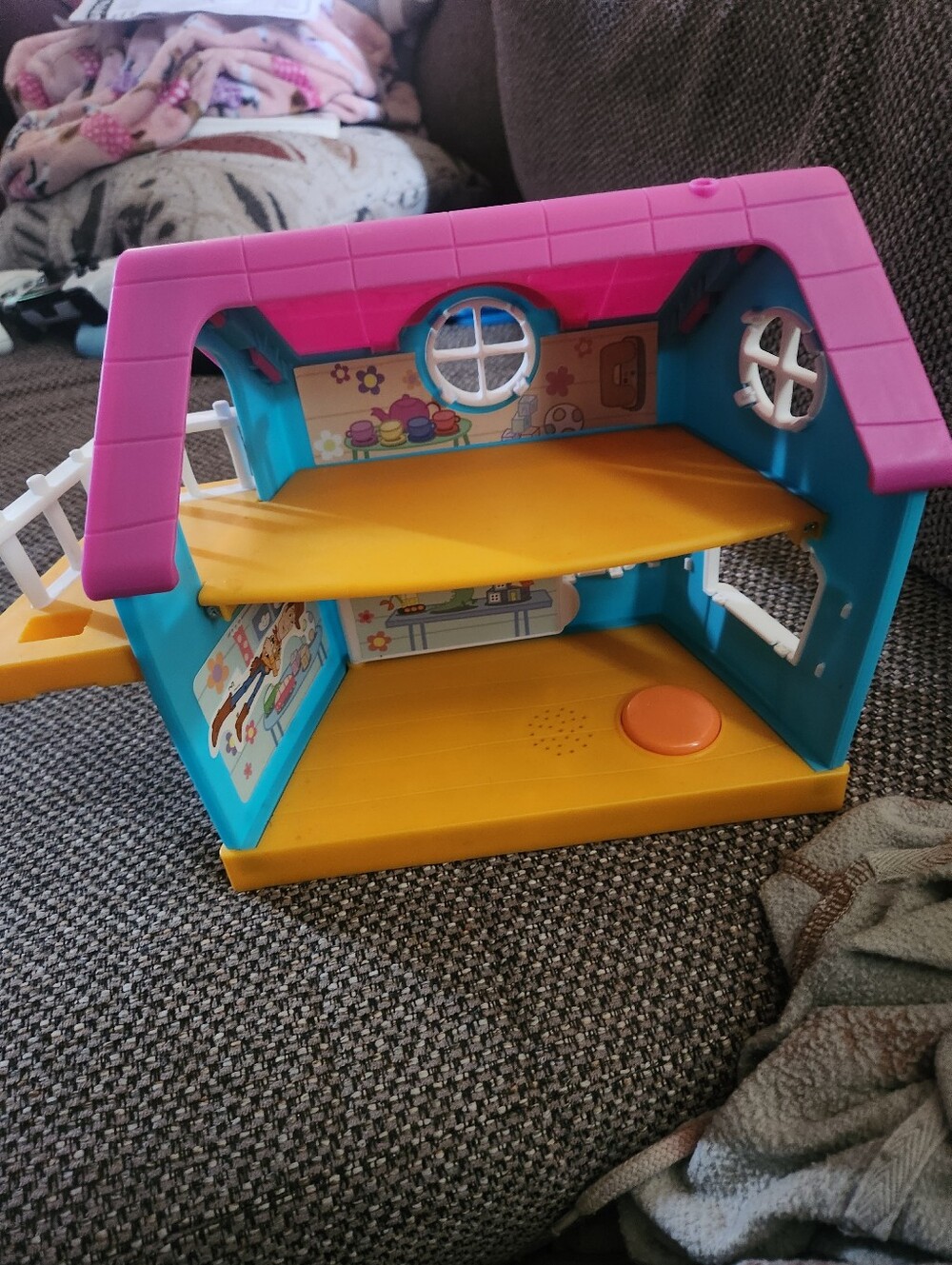 Peppa Pig George Clubhouse - Picture 2 of 4